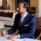 22. mai: Kronprins Haakon signerer avtalen om to nye år som ambassadør for FNs utviklingsprogram. Foto: Liv Osmundsen, Det kongelige hoff